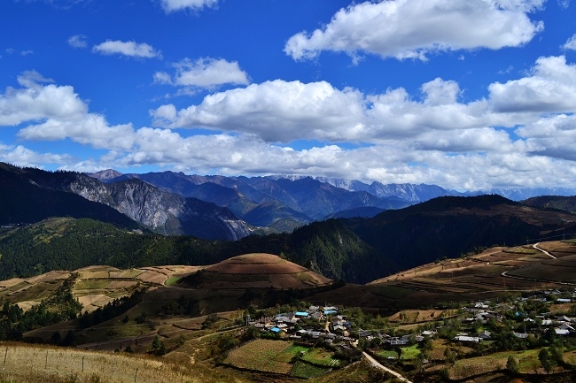 香格里拉彝族村寨1.jpg