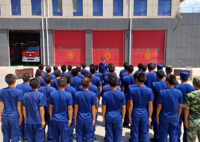 专职消防员 (8).jpeg